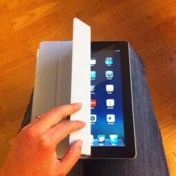iPad 2 Arrives