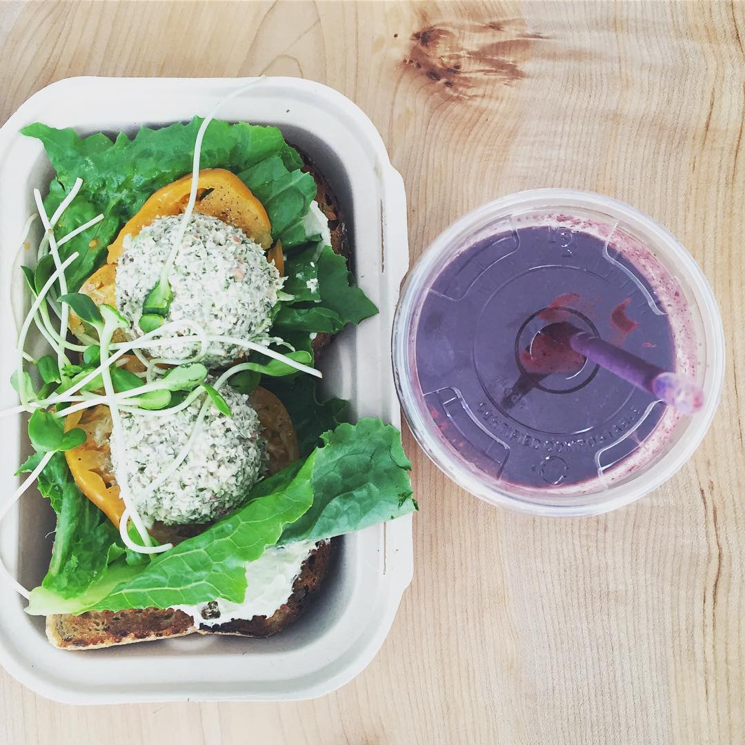 "tuna" cashew salad toast and acai smoothie. wow, delish and perfect on a hot SF day