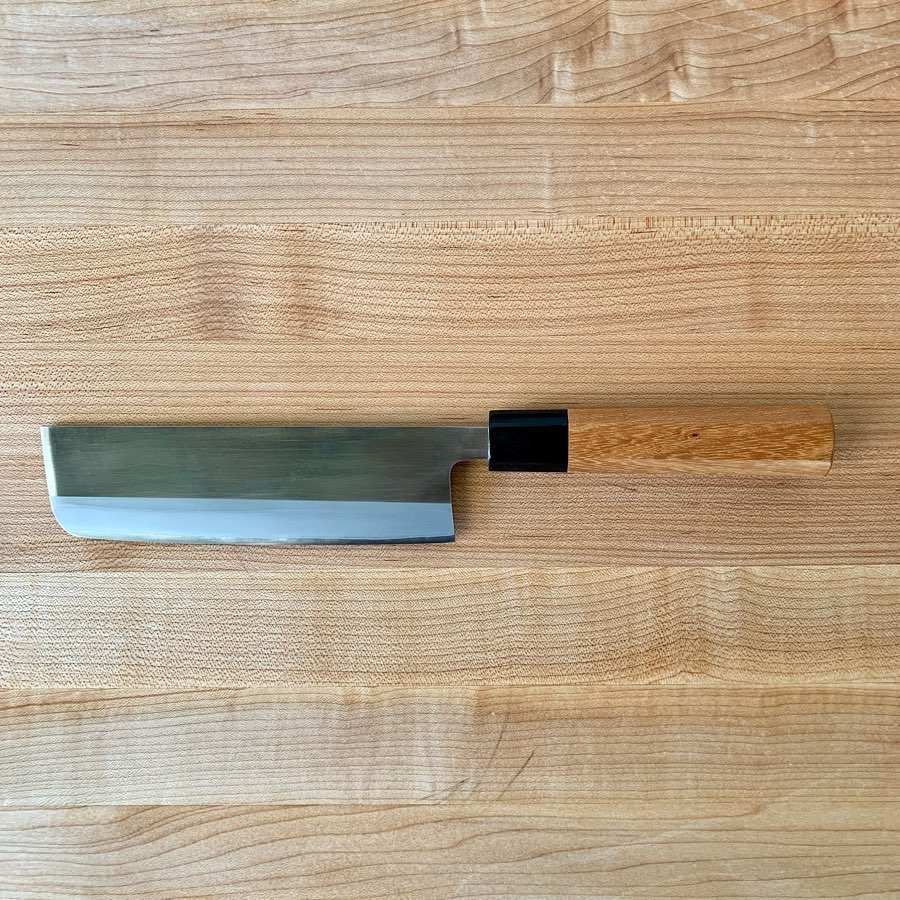 My new vegetable knife is a Gihei 165mm Nakiri ZDP189 with Keyaki Handle, a gift from @maxkiesler “Gihei knives are forged and hand ground in Tsubame Sanjo Niigata at their small family business [by father and son team of Atsushi Hosokawa and Takashi Hosokawa]. Gihei works in some old style steels like shirogami and aogami and also works with new alloys such as ZDP-189.” As a former metal sculptor myself, I really appreciate this level of craft by the Hosokawa family! @bernalcutlery